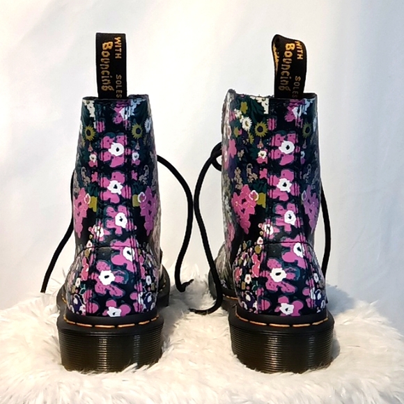 DR. Martens Floral Boots Air Wait With Bouncing Soles👢🌺💮🌸🪻 - Picture 6 of 17
